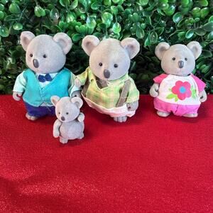 Lil Woodzeez Canberra Koala Family 4 Pack Flocked Gray Figures Outfits